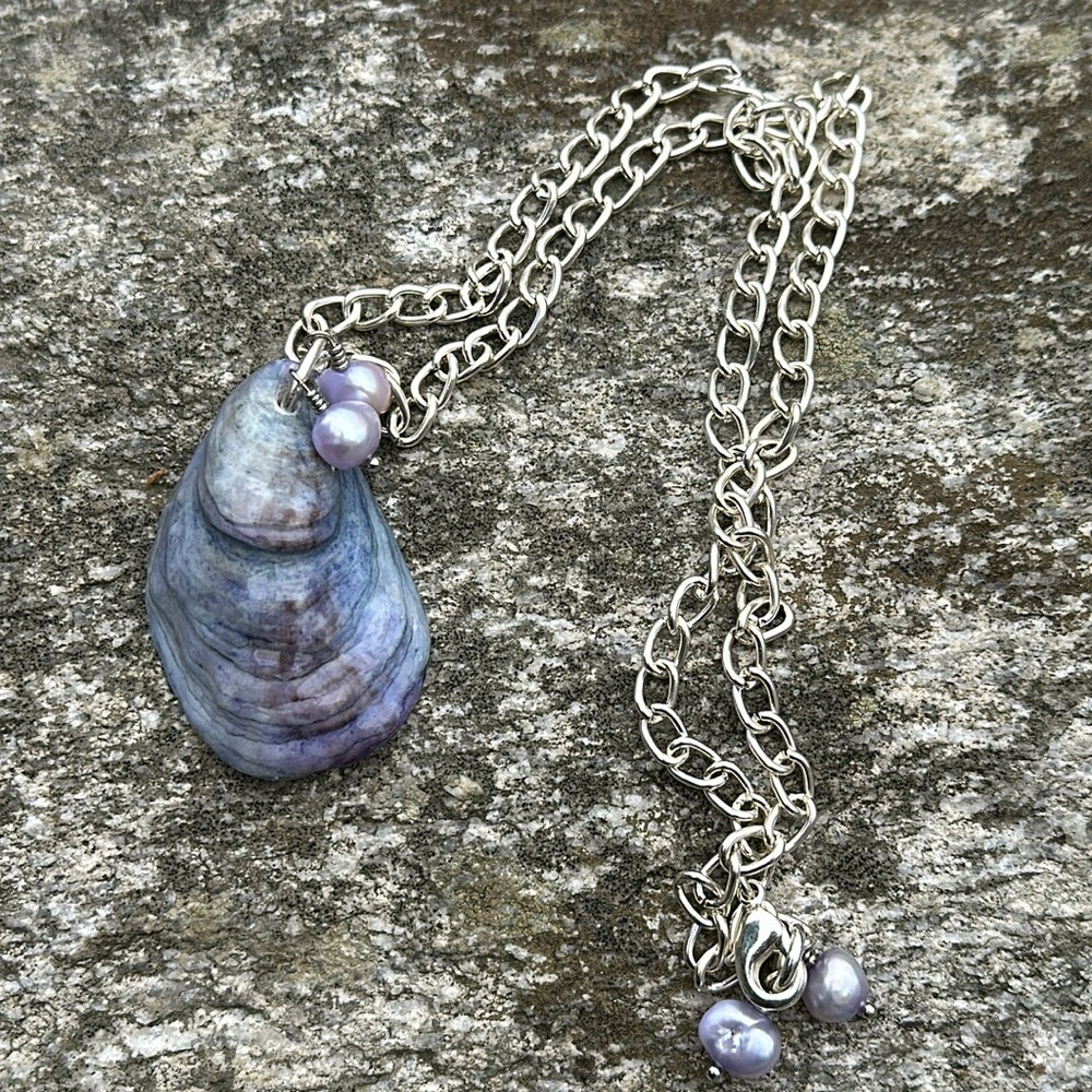 Dyed oyster shell necklace   #3 - Picture 2 of 8